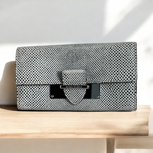 Henri Bendel Wallet on a Chain - Picture 1 of 14